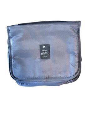 NWOT hanging travel toiletry bag